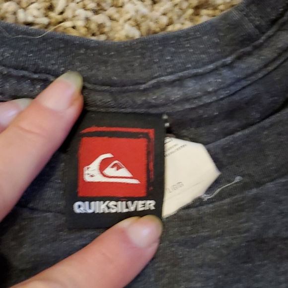 Quicksilver tshirt - Picture 3 of 3